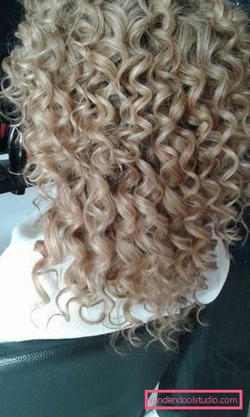 Medium length curly hair cascade