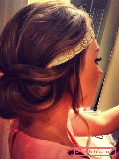 Hairstyles with rim in the Greek style