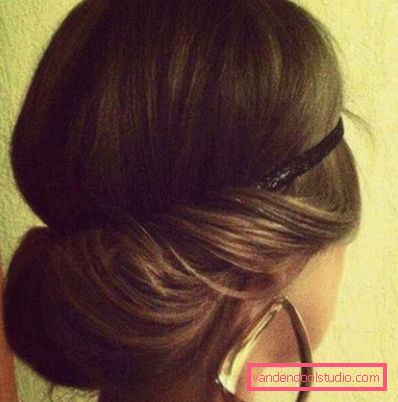 Hairstyles with rim in the Greek style