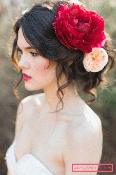 Hairstyles with fresh flowers in the hair (for a wedding, graduation, children)