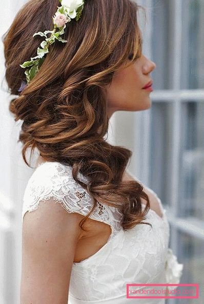 Hairstyles with fresh flowers in the hair (for a wedding, graduation, children)