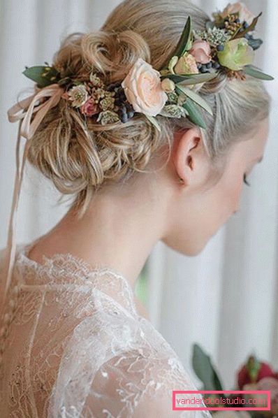 Hairstyles with fresh flowers in the hair (for a wedding, graduation, children)