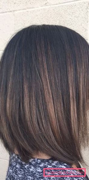 Shatush on even dark hair of medium length