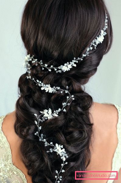 Wedding hairstyles with long diadem