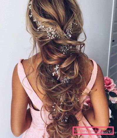 Wedding hairstyles with long diadem