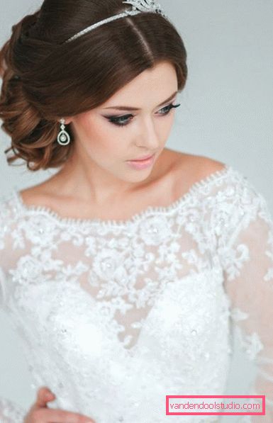 Wedding hairstyles with a diadem on top of the head
