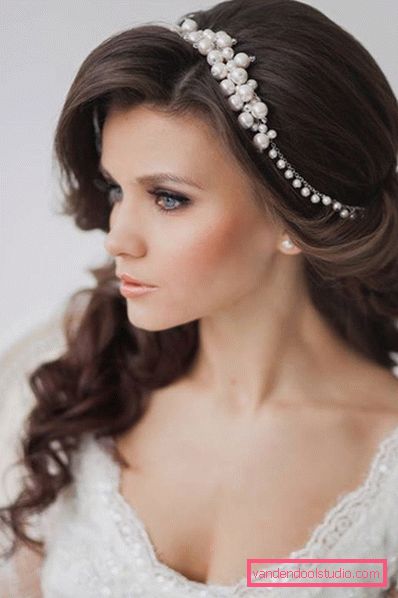 Wedding hairstyles with a diadem on medium-length hair
