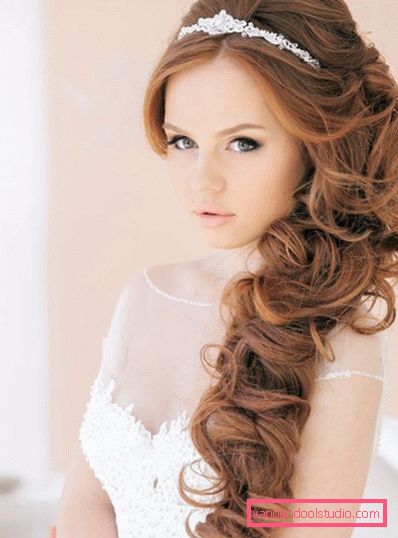 Wedding hairstyles with a diadem on top of the head