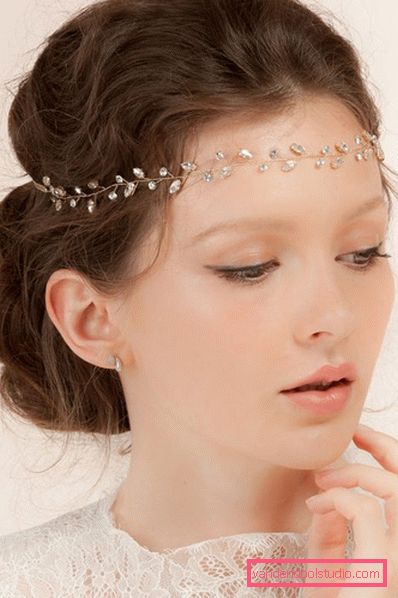 Wedding hairstyles with a diadem falling on his forehead