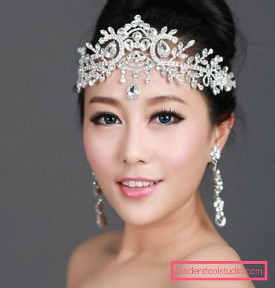Wedding hairstyles with a diadem falling on his forehead