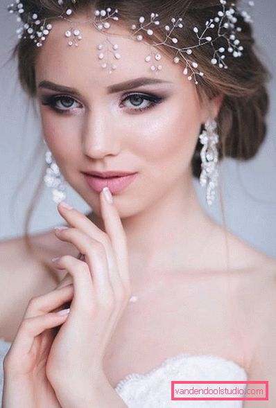 Wedding hairstyles with a diadem falling on his forehead