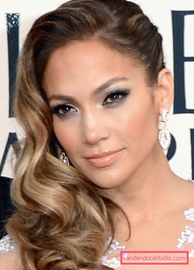 Women's hairstyles for the triangular face