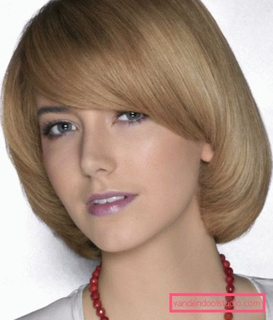 Women's hairstyles for medium hair for a round face