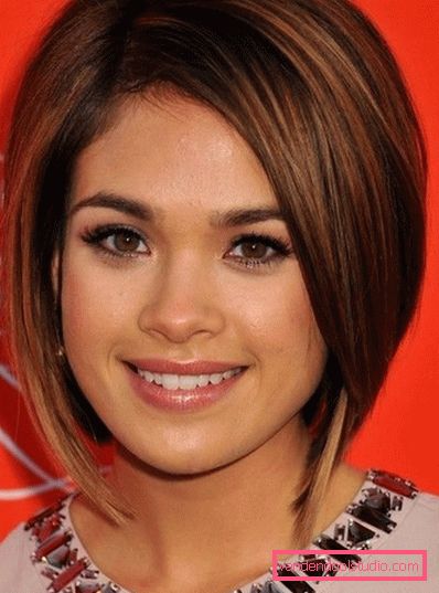 Women's hairstyles for medium hair for a round face