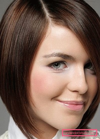 Women's hairstyles for medium hair for a round face