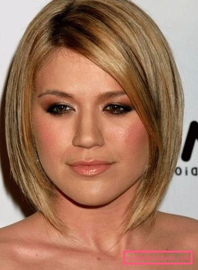 Women's hairstyles for medium hair for a round face