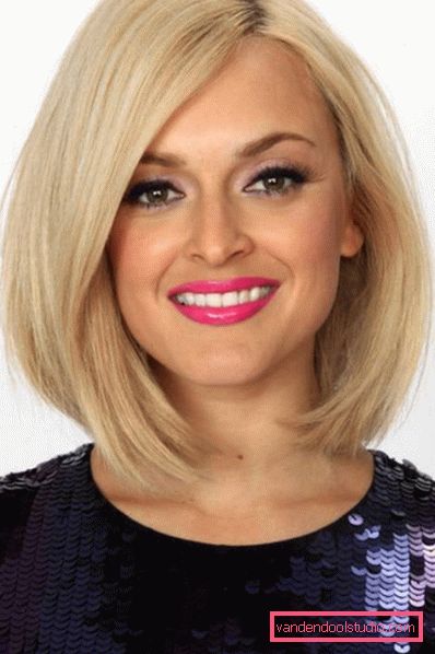 Women's hairstyles for medium hair for a round face