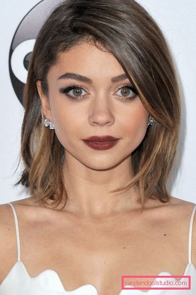 Women's hairstyles for medium hair for a round face