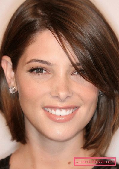 Women's hairstyles for medium hair for a round face