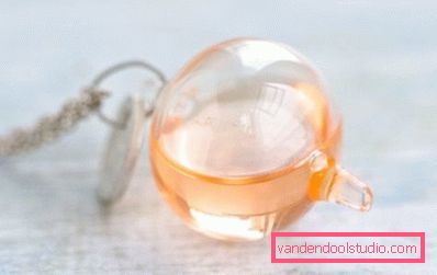 decoration with aroma oils