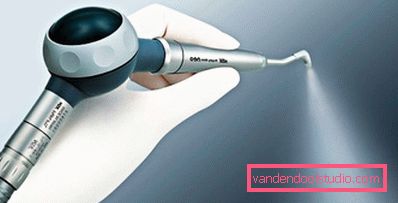 Teeth brushing air flow- giving a whiteness to a smile