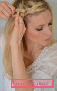Make hair with braids on medium hair