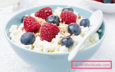 cottage cheese with berries cottage cheese with berries