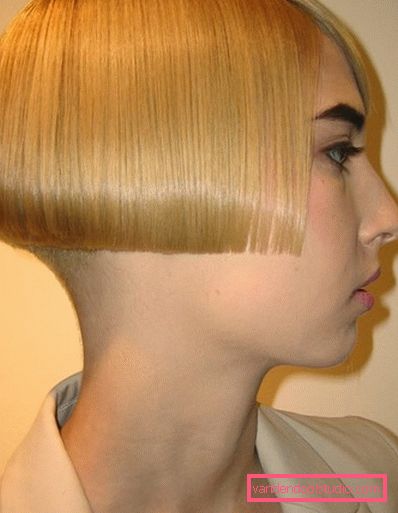Cutting a bob with short hair Spectacular and stylish haircut on the leg
