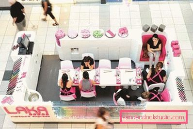 manicure in the mall