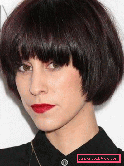 Haircut page Elegant haircut page for short and medium hair