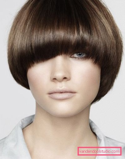 Haircut page Elegant haircut page for short and medium hair
