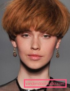 Haircut page Elegant haircut page for short and medium hair