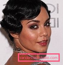 Haircut page Elegant haircut page for short and medium hair
