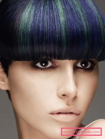 Haircut page Elegant haircut page for short and medium hair