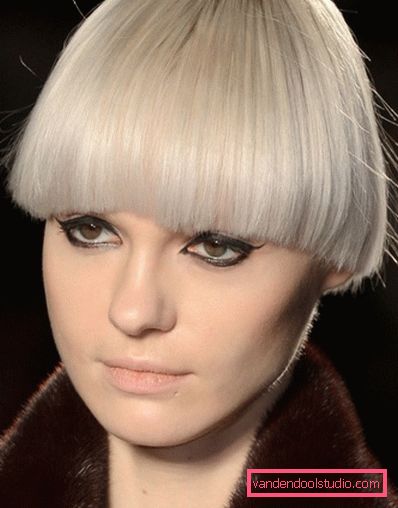 Haircut page Elegant haircut page for short and medium hair