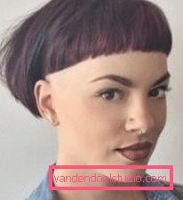 Haircut page Elegant haircut page for short and medium hair