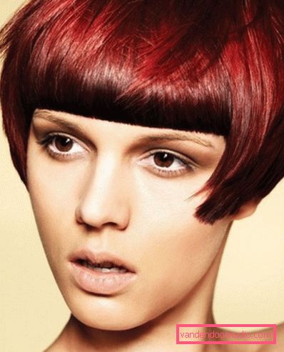 Haircut page Elegant haircut page for short and medium hair