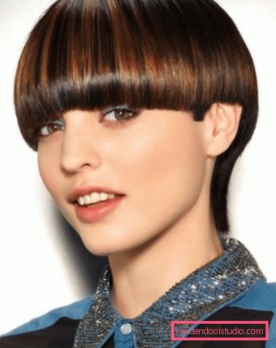Haircut page Elegant haircut page for short and medium hair