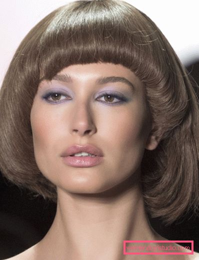 Haircut page Elegant haircut page for short and medium hair