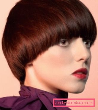 Haircut page Elegant haircut page for short and medium hair