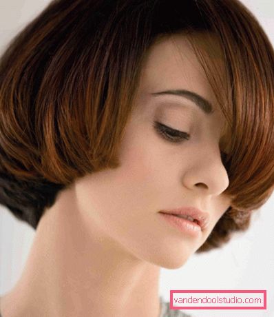 Haircut page Elegant haircut page for short and medium hair