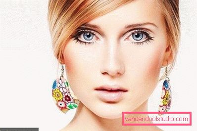 Blonde with bright earrings Blonde with bright earrings
