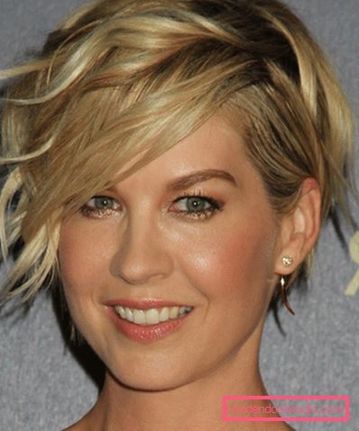 Simple hairstyles for short hair for women Simple hairstyles for short hair for women of different ages