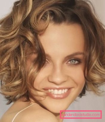 What haircuts are suitable for curly hair of medium length