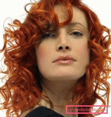 What haircuts are suitable for curly hair of medium length