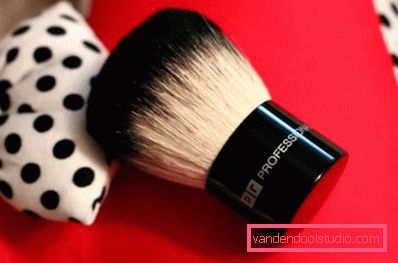 Kabuki brush