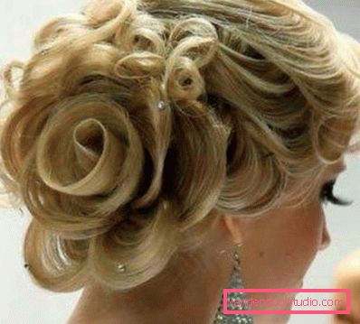 Beautiful and simple hairstyles for the holiday