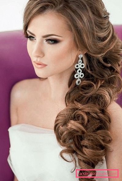 Beautiful and simple hairstyles for the holiday