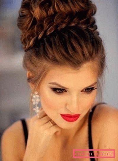 Beautiful and simple hairstyles for the holiday