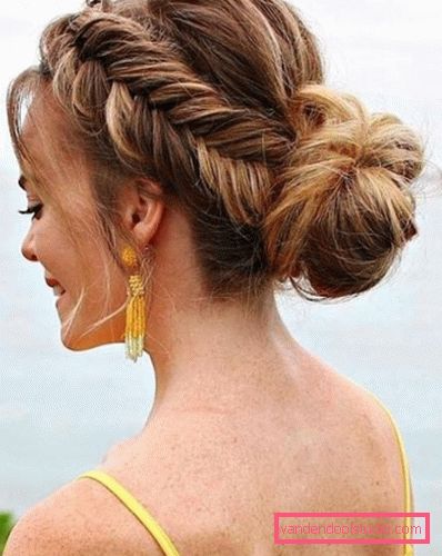 Beautiful and simple hairstyles for the holiday